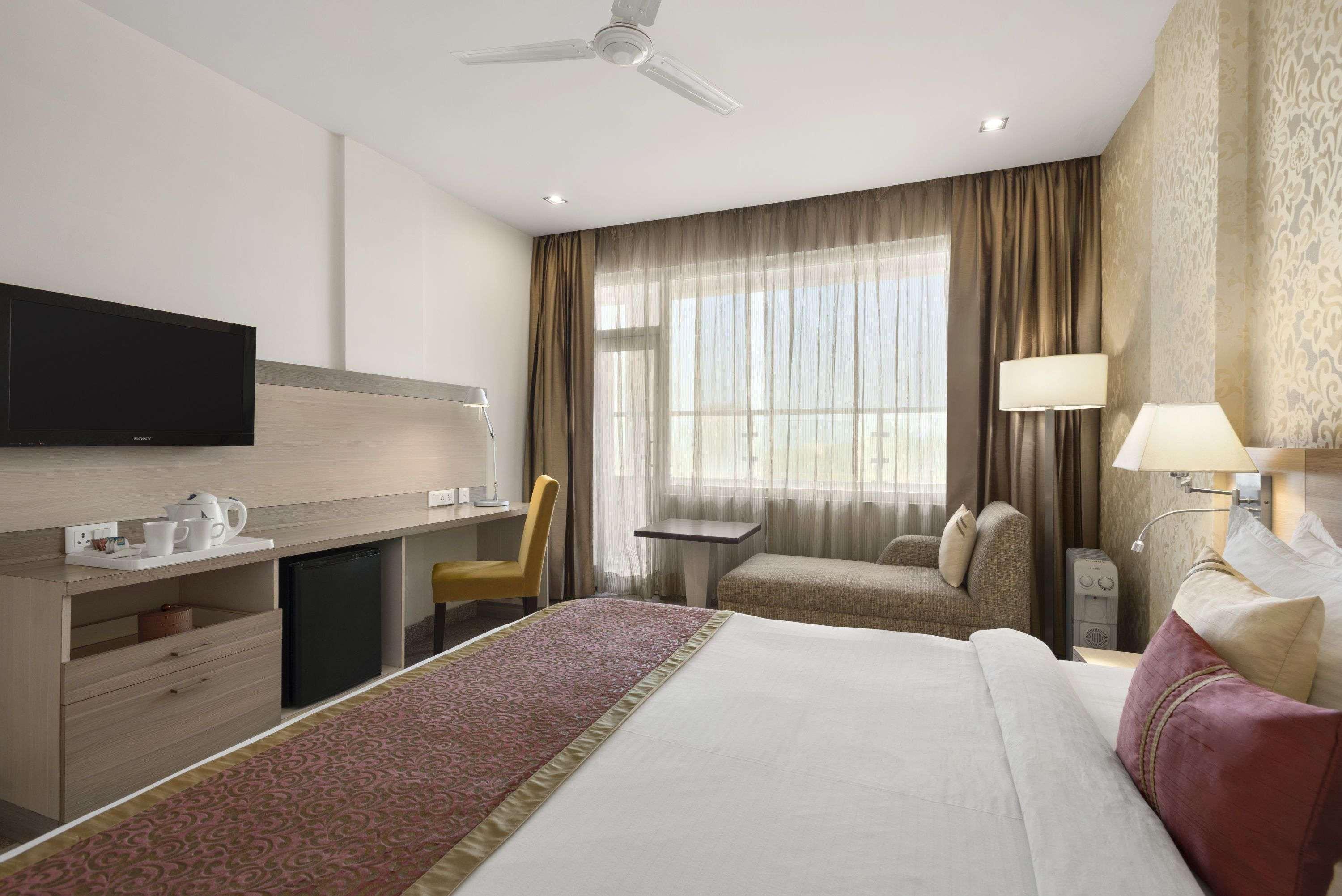 Days Hotel By Wyndham Neemrana Exterior photo