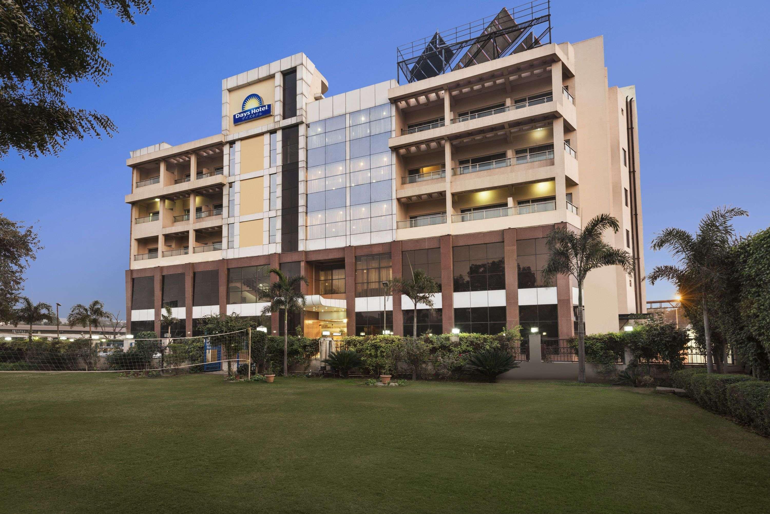 Days Hotel By Wyndham Neemrana Exterior photo